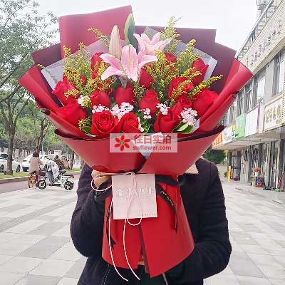 安阳19朵红玫瑰百合，与你幸福前行