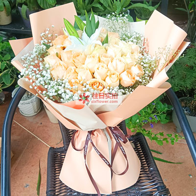 安阳33朵香槟玫瑰百合，心里永远是你